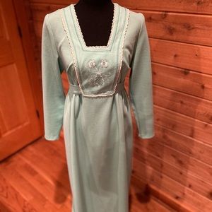Beautiful vintage double knit polyester aqua colored maxi